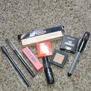10 Piece Make-Up Bundle